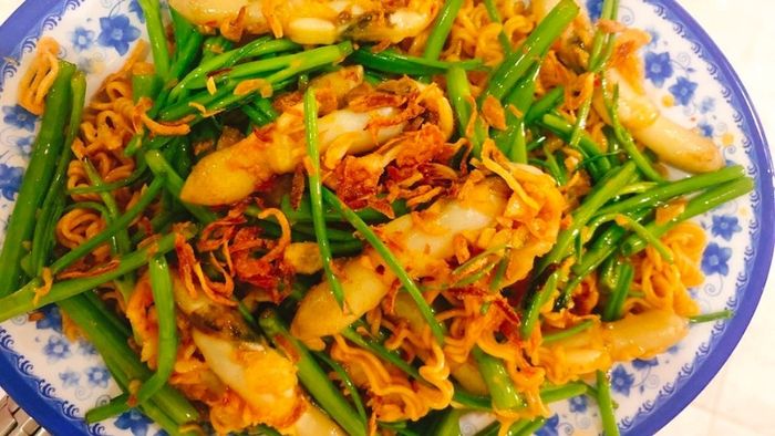 Ốc Móng Tay Xào Sả Nghêu