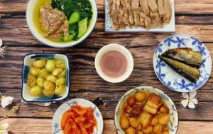 Trứng Hấp Vân, Lạp Xưởng Xào và Canh Chuối